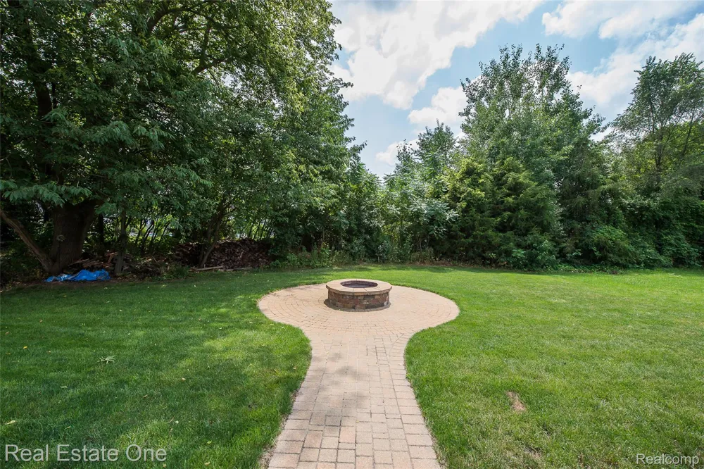 16314 Red Fox Trail Fenton Charter Township, MI 48451