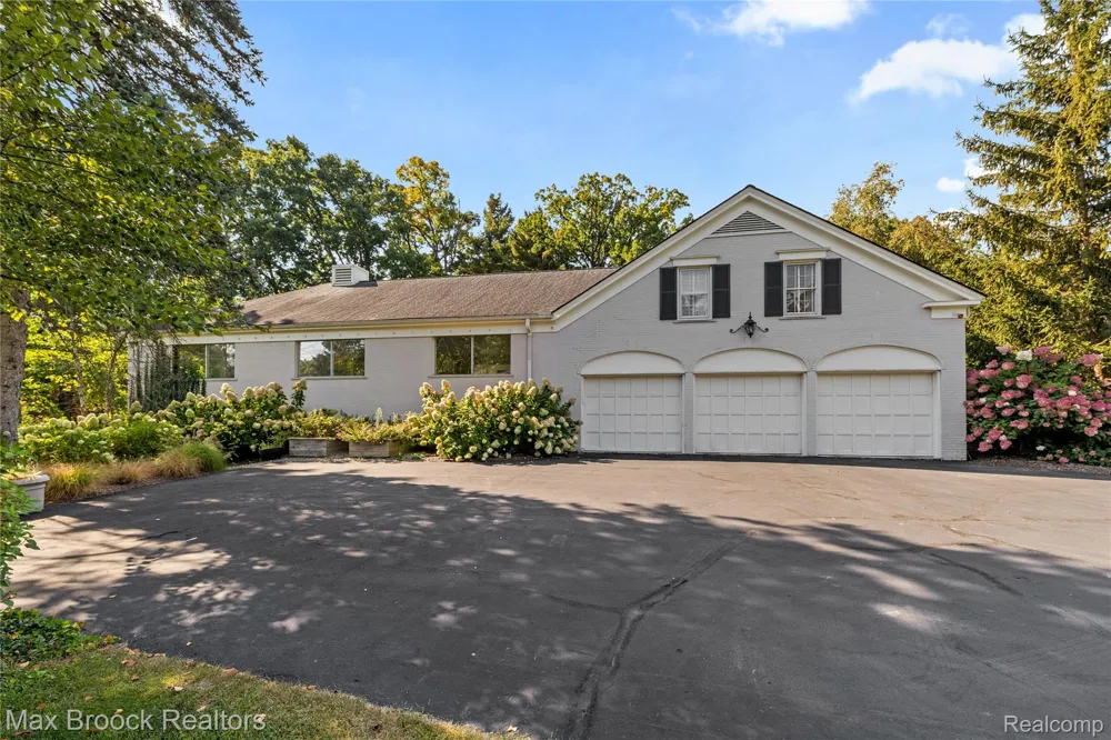 375 Dunston Road Bloomfield Hills City, MI 48304