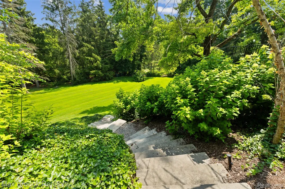 375 Dunston Road Bloomfield Hills City, MI 48304