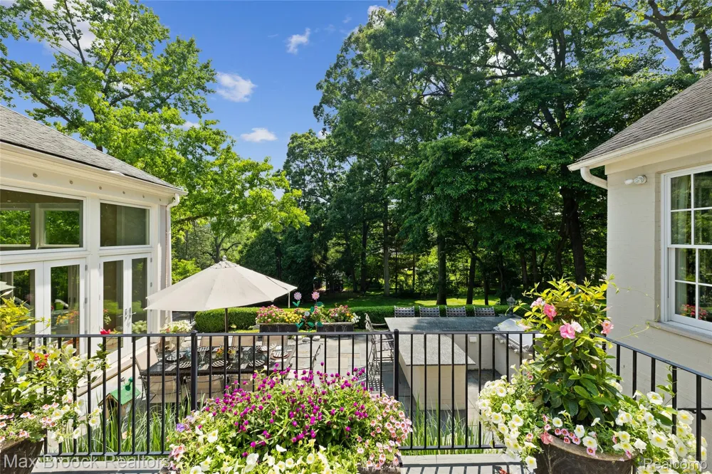 375 Dunston Road Bloomfield Hills City, MI 48304