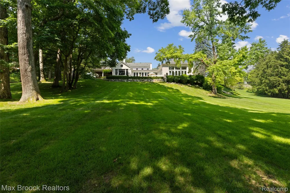 375 Dunston Road Bloomfield Hills City, MI 48304