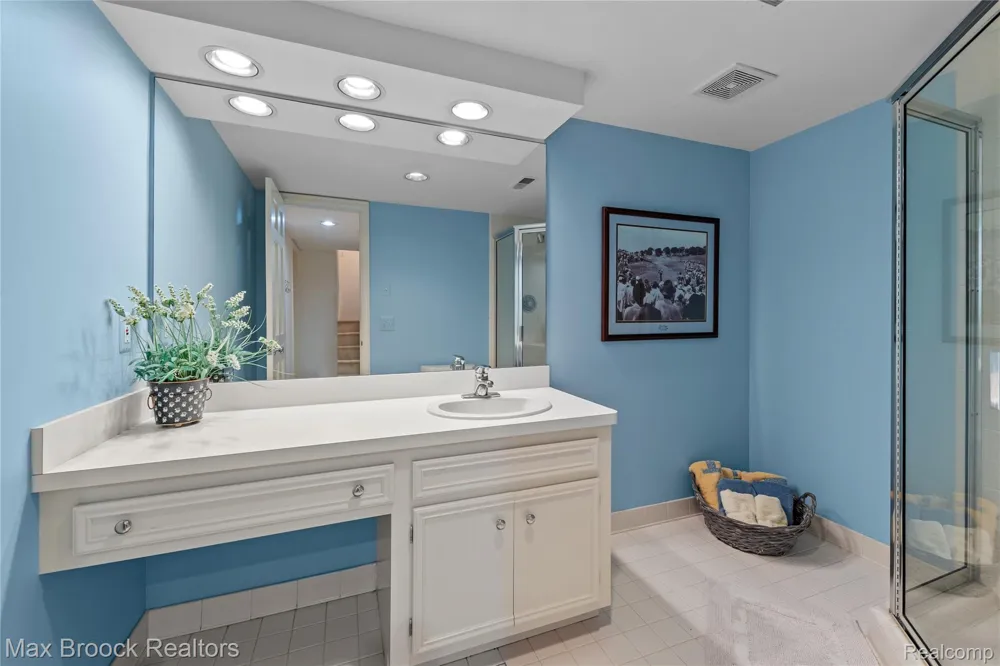 375 Dunston Road Bloomfield Hills City, MI 48304