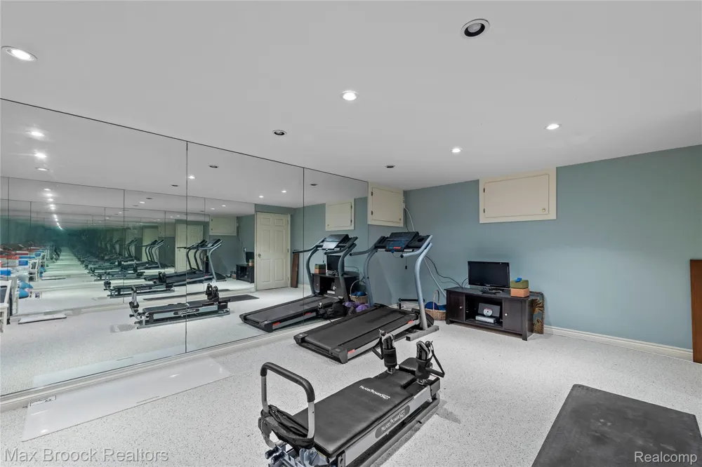375 Dunston Road Bloomfield Hills City, MI 48304