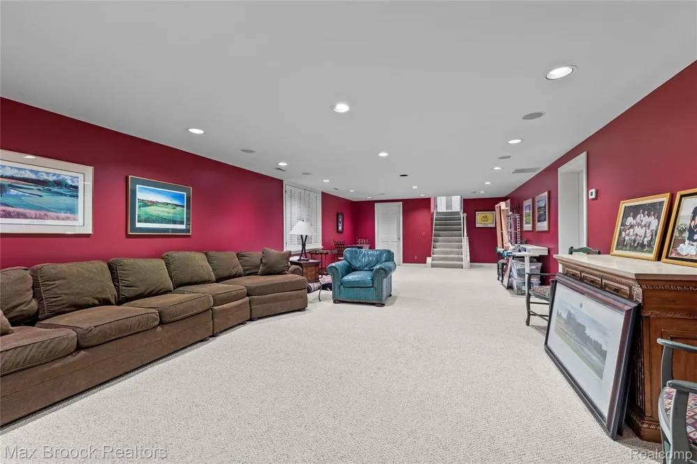 375 Dunston Road Bloomfield Hills City, MI 48304