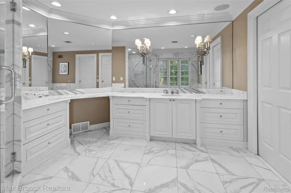 375 Dunston Road Bloomfield Hills City, MI 48304