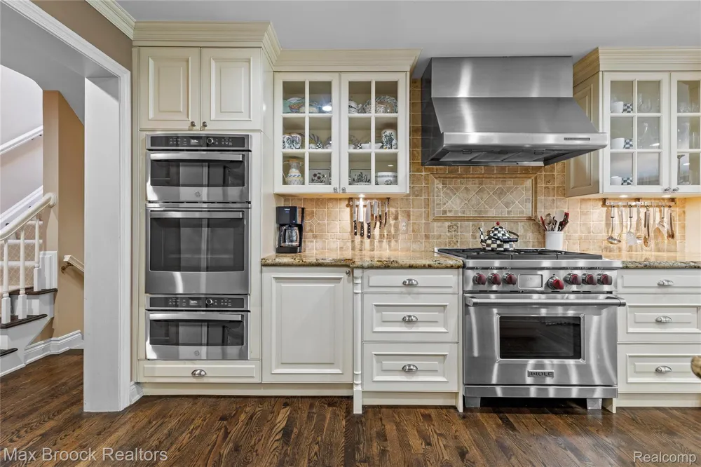 375 Dunston Road Bloomfield Hills City, MI 48304