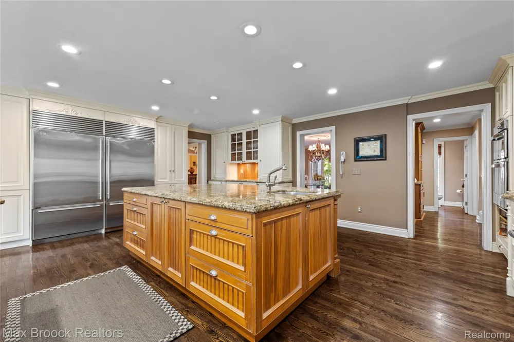 375 Dunston Road Bloomfield Hills City, MI 48304