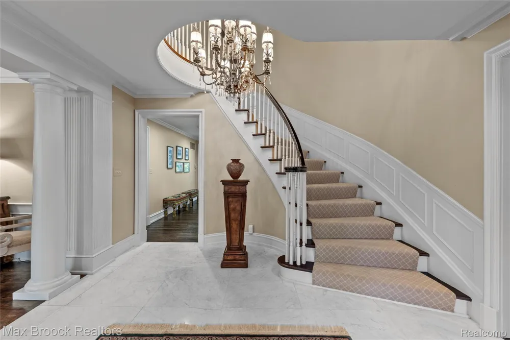 375 Dunston Road Bloomfield Hills City, MI 48304