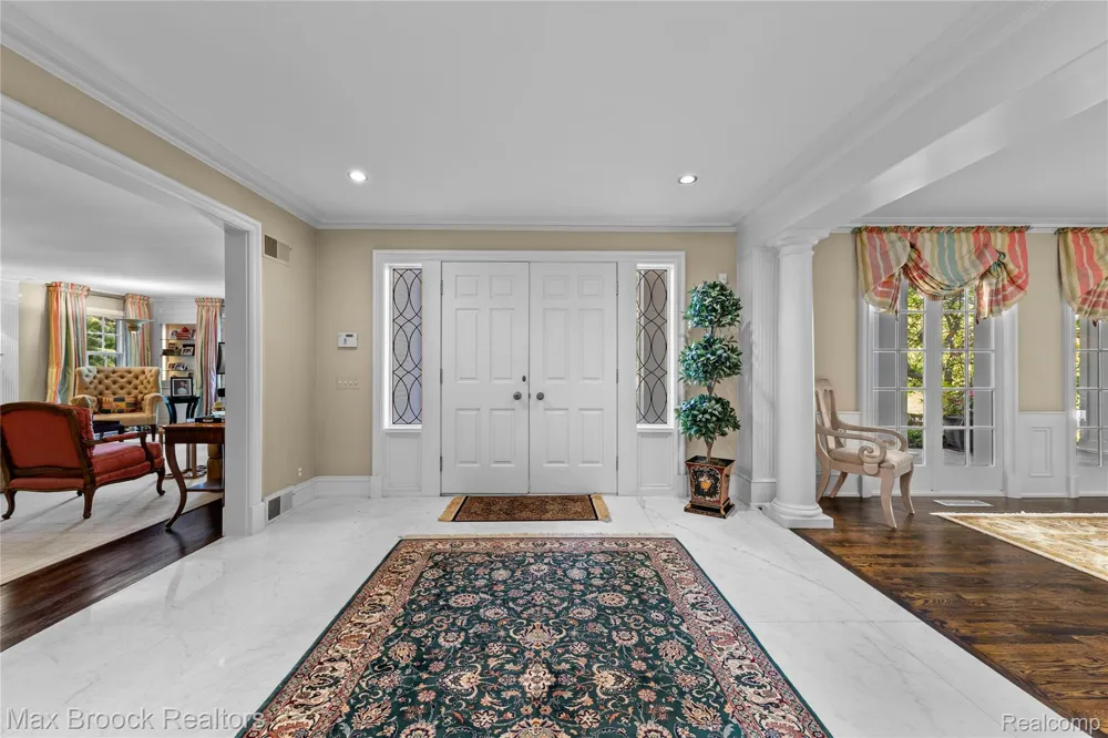 375 Dunston Road Bloomfield Hills City, MI 48304