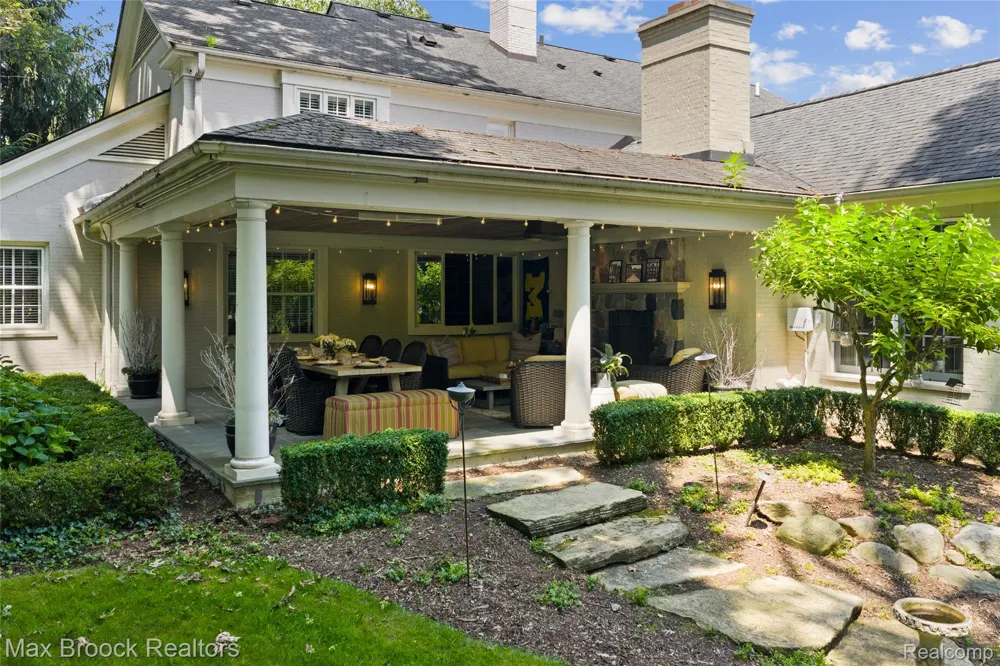 375 Dunston Road Bloomfield Hills City, MI 48304