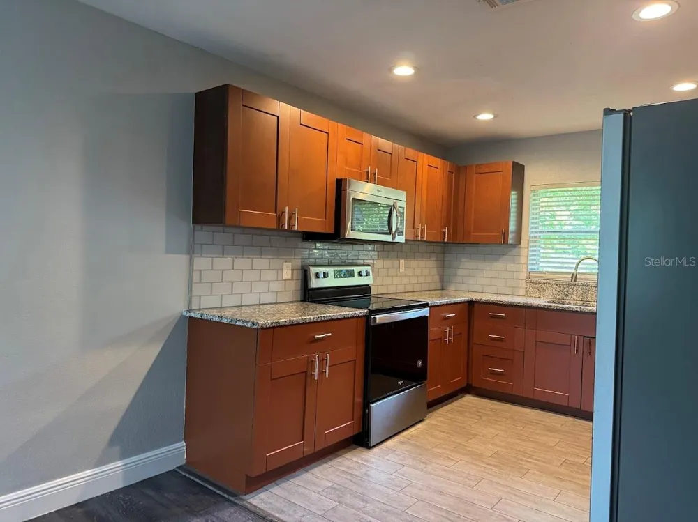 2125 CARLTON DRIVE Orlando, FL 32806