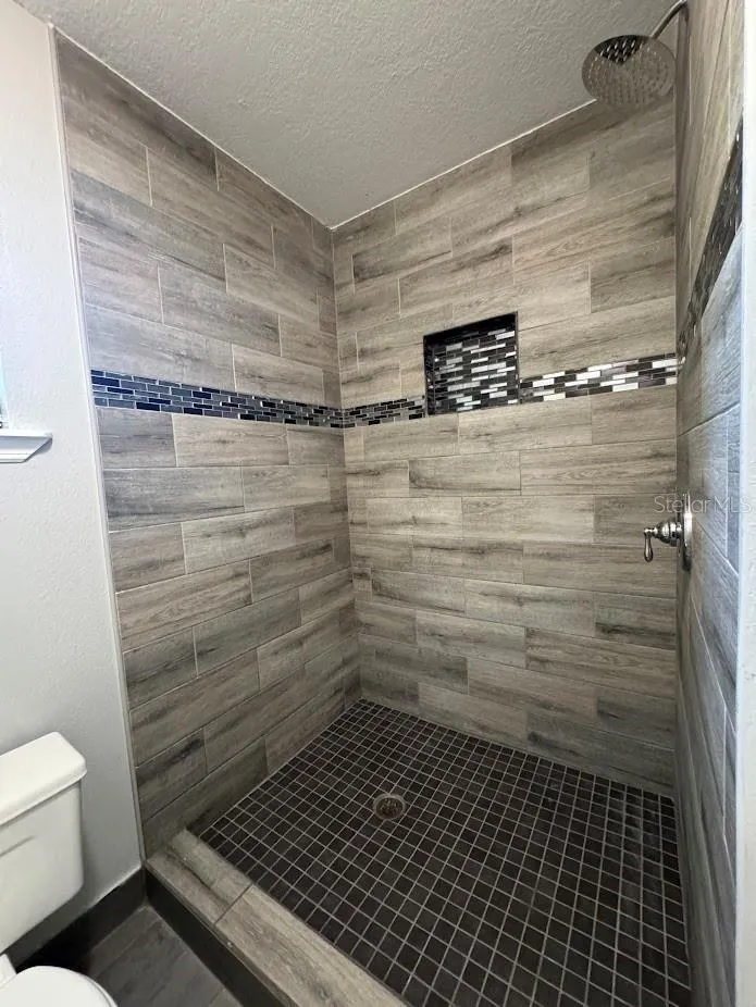 2125 CARLTON DRIVE Orlando, FL 32806