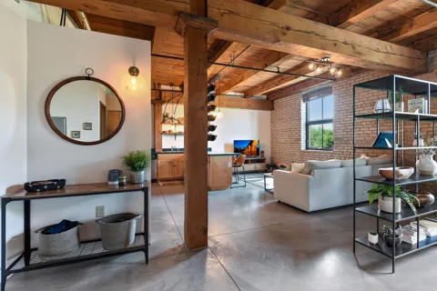 127 5th Street NE #203