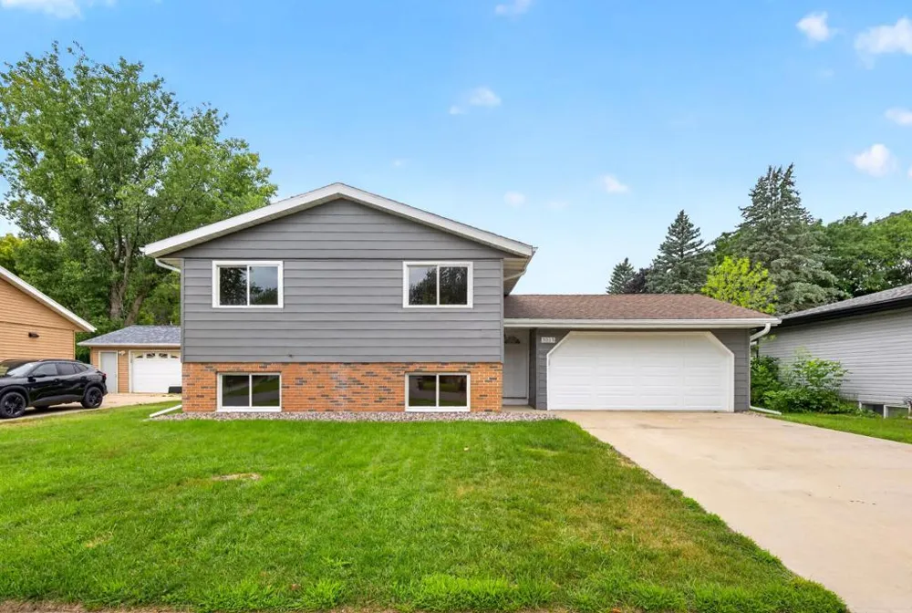 3015 4th Avenue NW Rochester, MN 55901