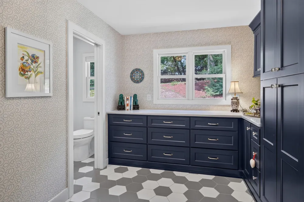 3945 Hillcrest Way Deephaven, MN 55391