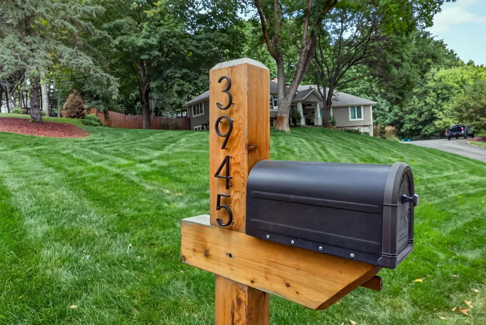 3945 Hillcrest Way Deephaven, MN 55391