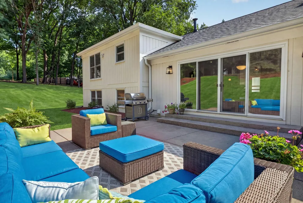 3945 Hillcrest Way Deephaven, MN 55391