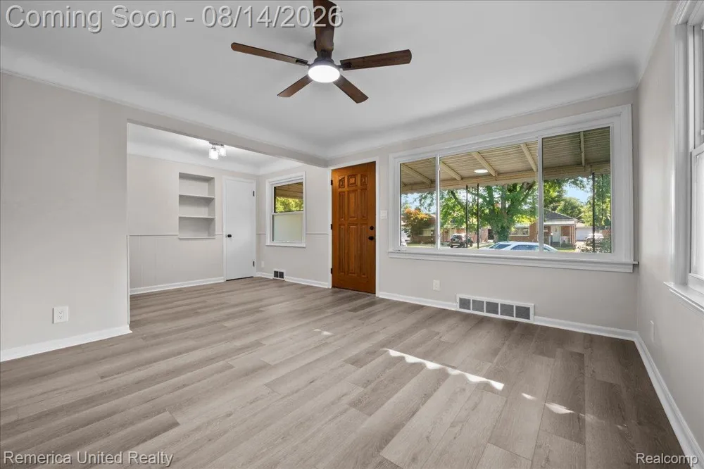 6943 Colonial Street Dearborn Heights City, MI 48127