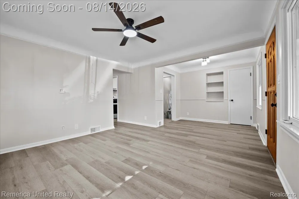 6943 Colonial Street Dearborn Heights City, MI 48127