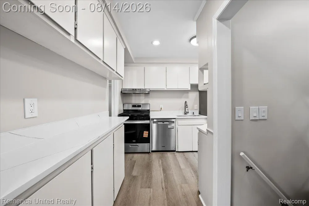 6943 Colonial Street Dearborn Heights City, MI 48127