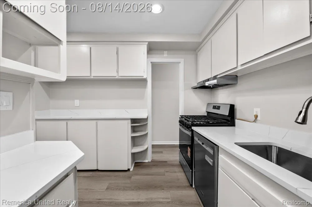 6943 Colonial Street Dearborn Heights City, MI 48127