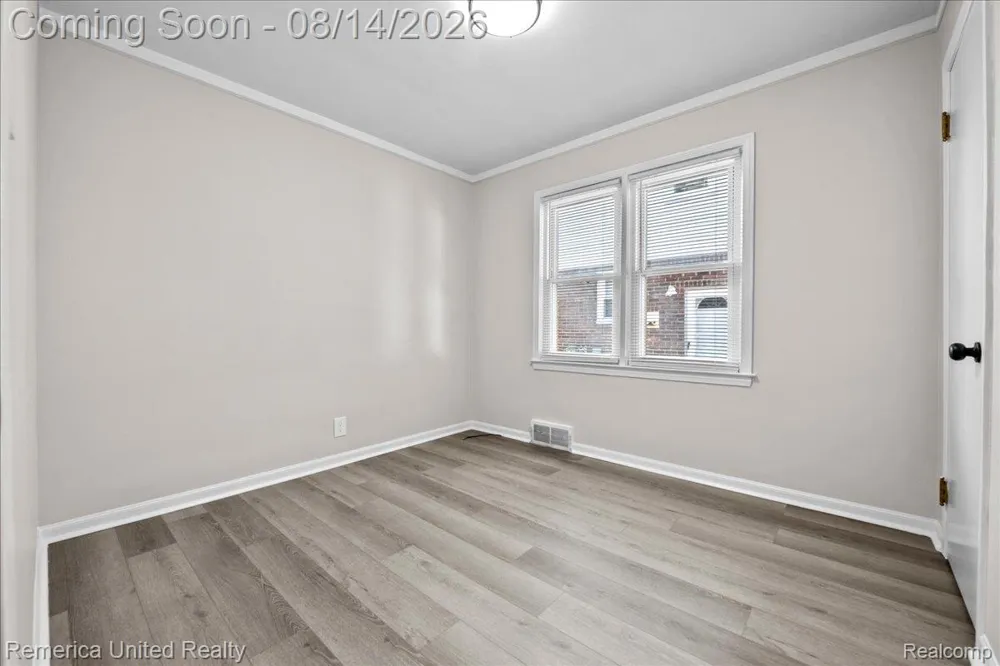 6943 Colonial Street Dearborn Heights City, MI 48127
