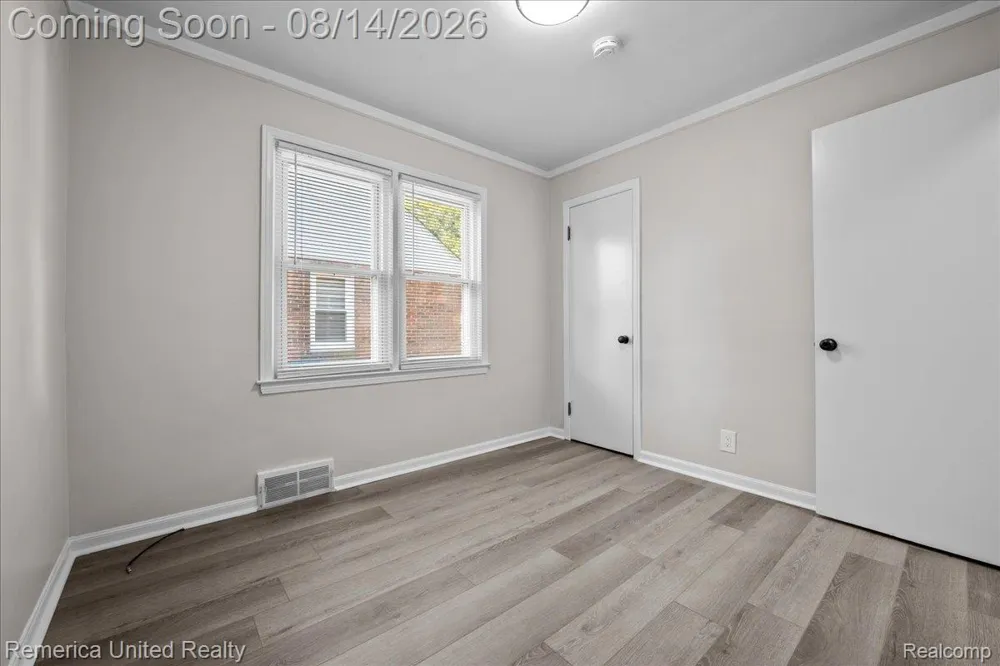 6943 Colonial Street Dearborn Heights City, MI 48127