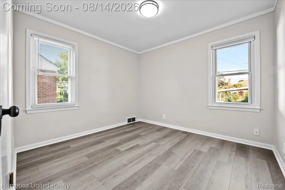 6943 Colonial Street Dearborn Heights City, MI 48127