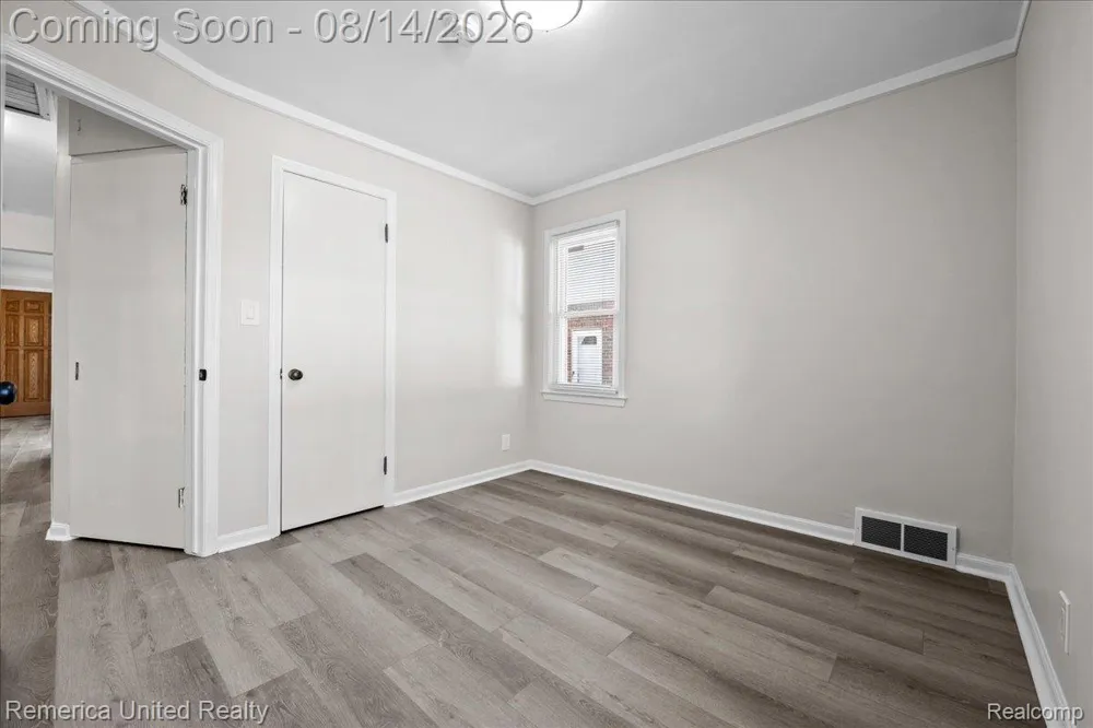 6943 Colonial Street Dearborn Heights City, MI 48127