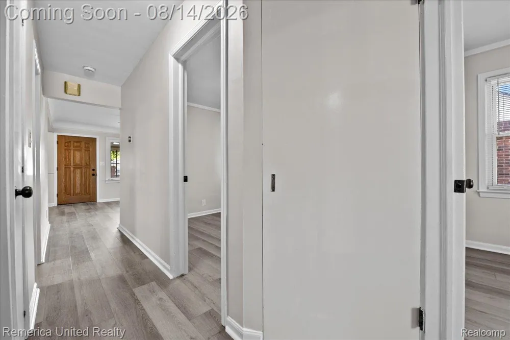 6943 Colonial Street Dearborn Heights City, MI 48127