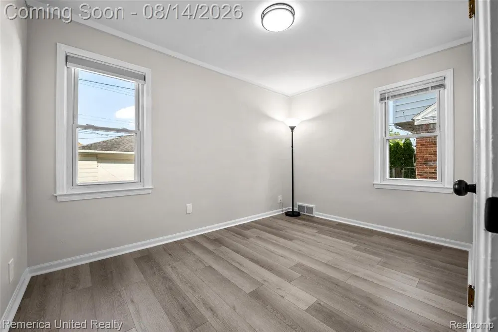 6943 Colonial Street Dearborn Heights City, MI 48127