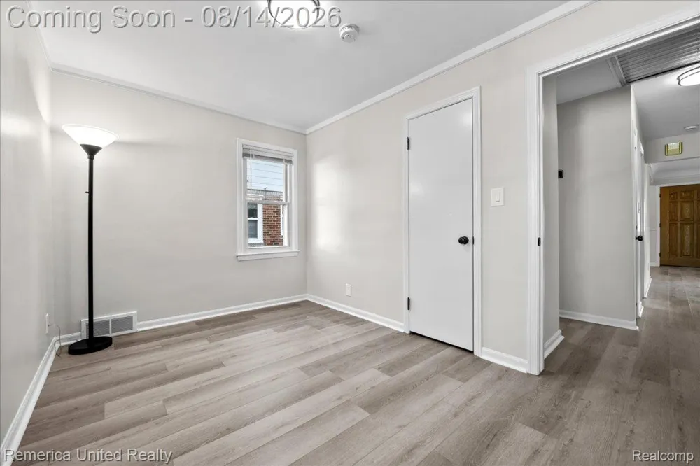 6943 Colonial Street Dearborn Heights City, MI 48127