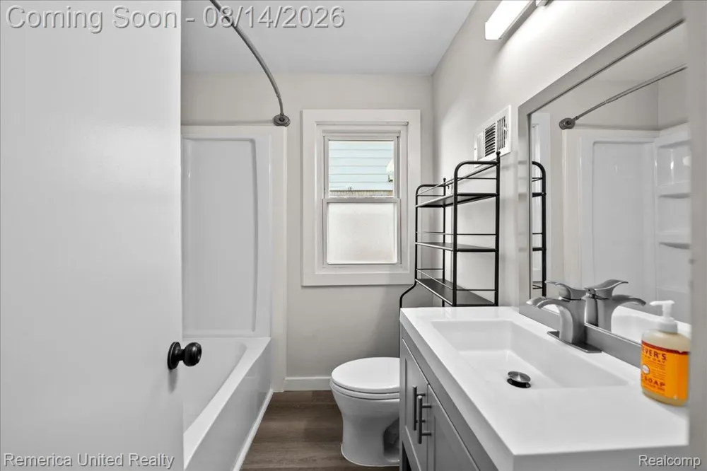 6943 Colonial Street Dearborn Heights City, MI 48127