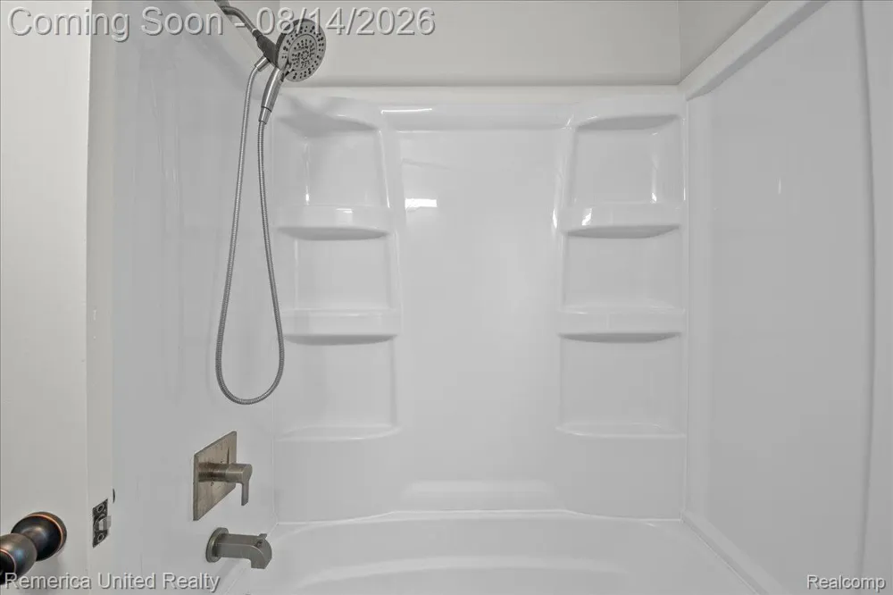 6943 Colonial Street Dearborn Heights City, MI 48127
