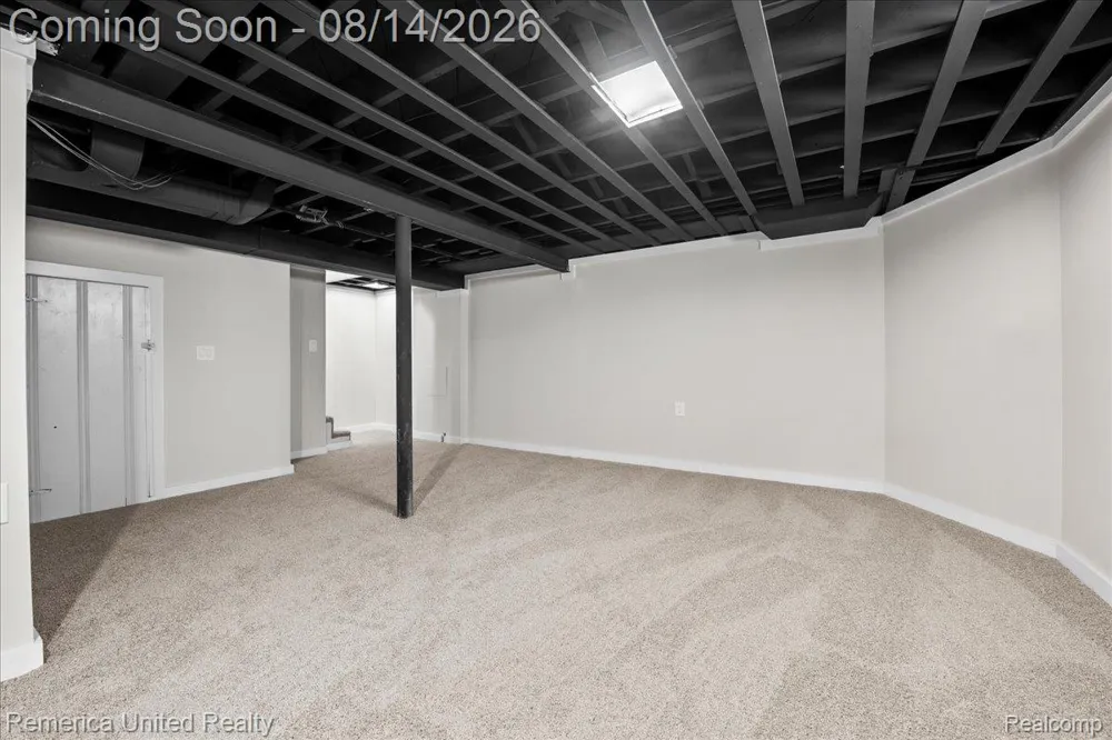 6943 Colonial Street Dearborn Heights City, MI 48127