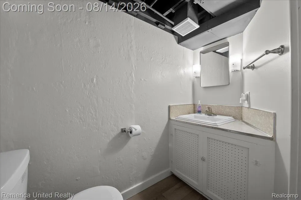 6943 Colonial Street Dearborn Heights City, MI 48127