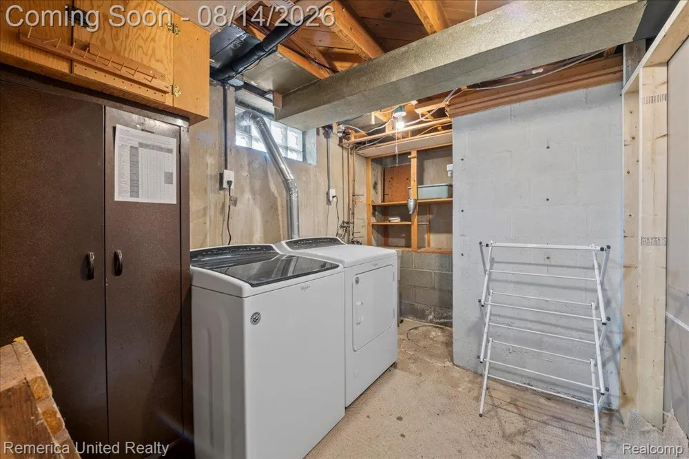 6943 Colonial Street Dearborn Heights City, MI 48127