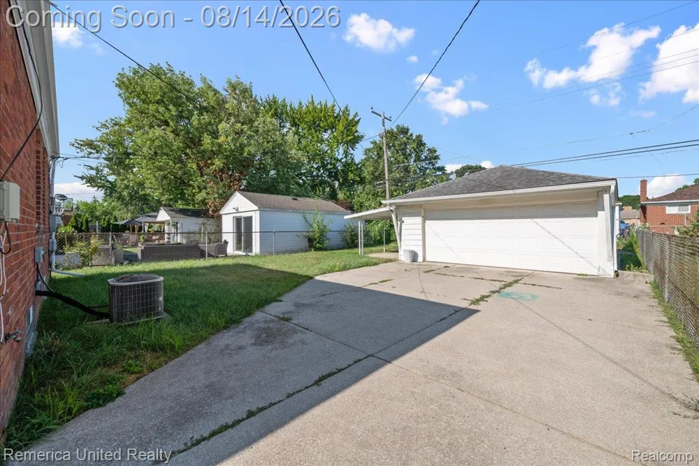 6943 Colonial Street Dearborn Heights City, MI 48127