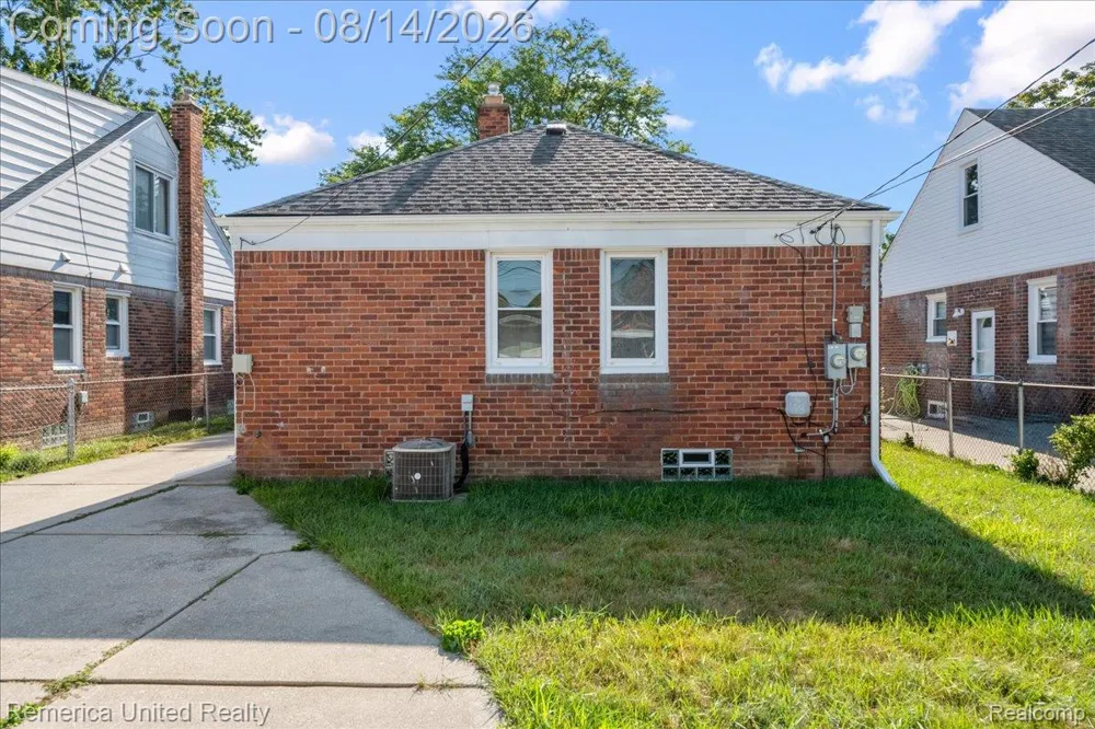 6943 Colonial Street Dearborn Heights City, MI 48127