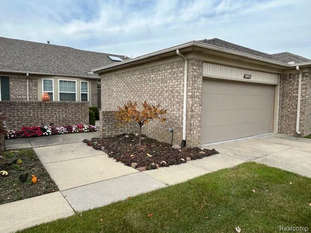 49777 HIDDEN VALLEY DRIVE Macomb Township, MI 48044