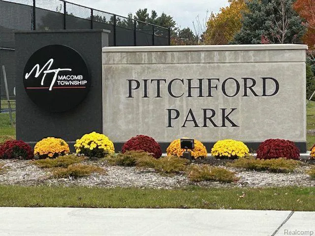 49777 HIDDEN VALLEY DRIVE Macomb Township, MI 48044