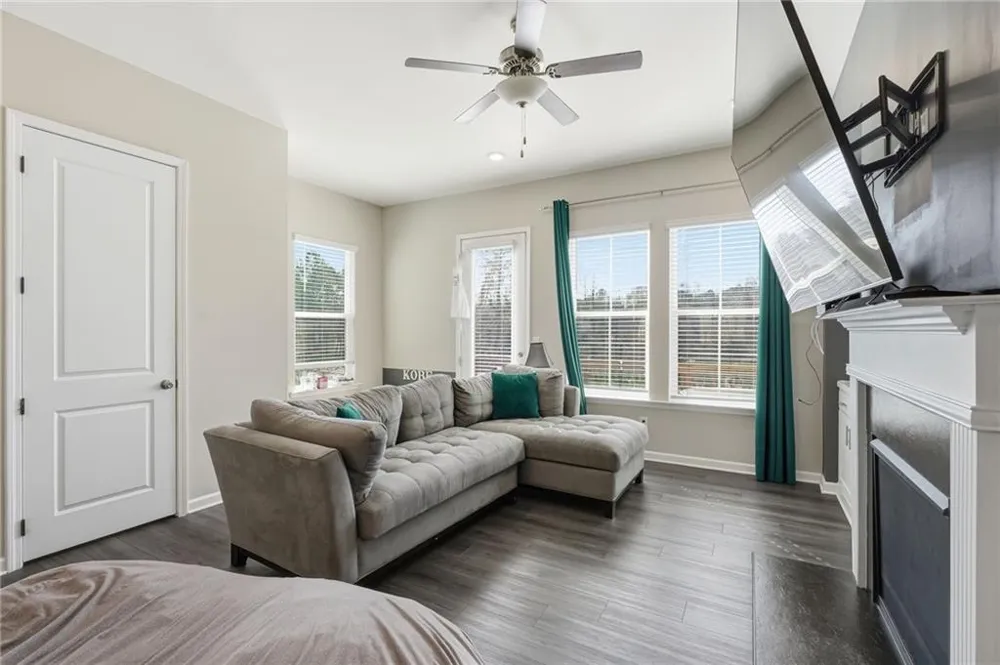 3317 Park Pointe Circle Scottdale, GA 30079