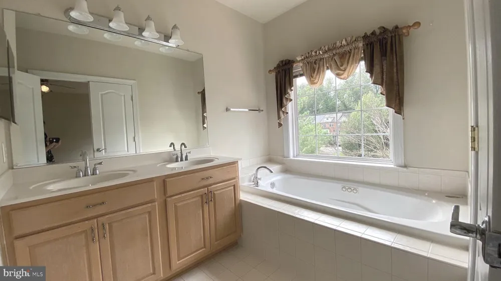 8853 MODANO PLACE Fairfax, VA 22031