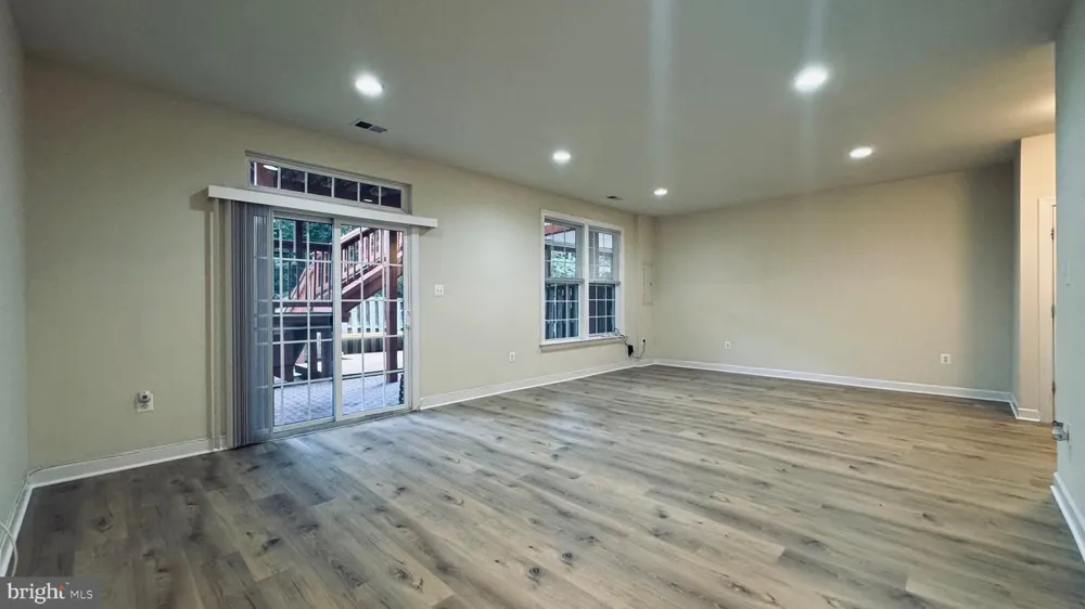 8853 MODANO PLACE Fairfax, VA 22031
