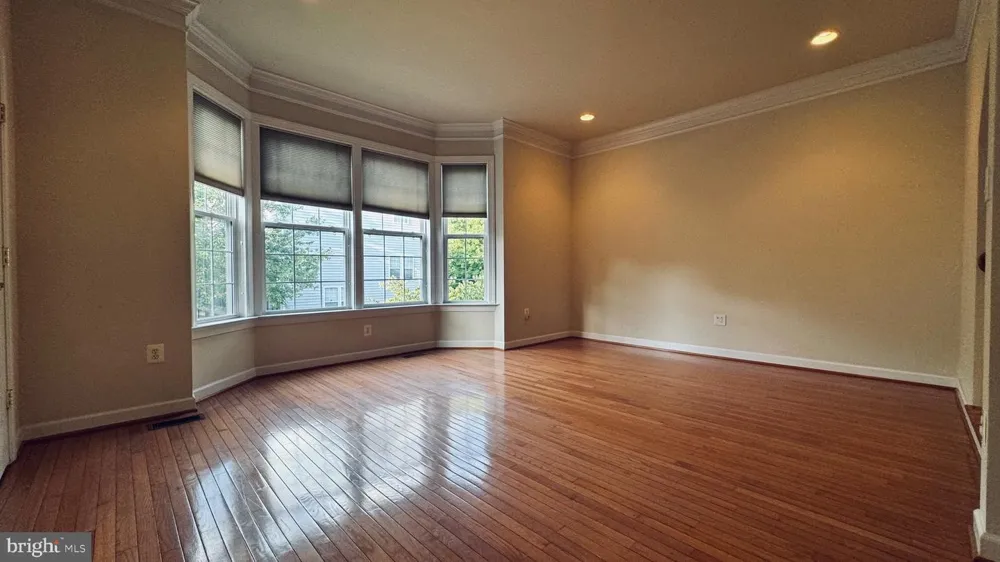 8853 MODANO PLACE Fairfax, VA 22031
