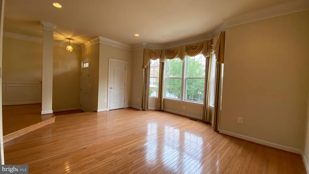 8853 MODANO PLACE Fairfax, VA 22031