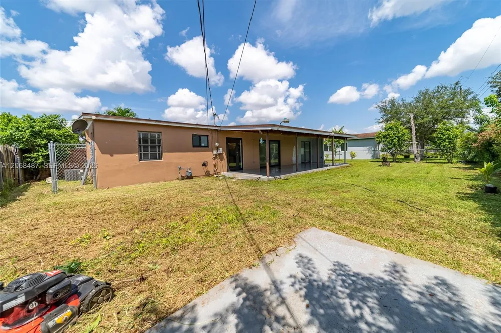 4361 SW 97th Ct Miami, FL 33165