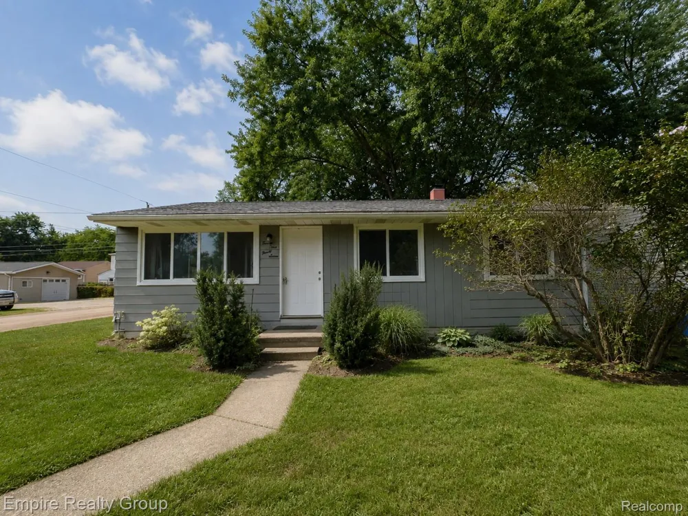 2997 Woodlawn Street Commerce Charter Township, MI 48390
