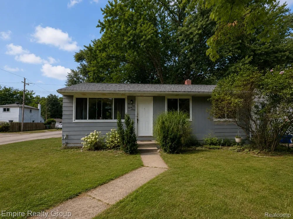 2997 Woodlawn Street Commerce Charter Township, MI 48390