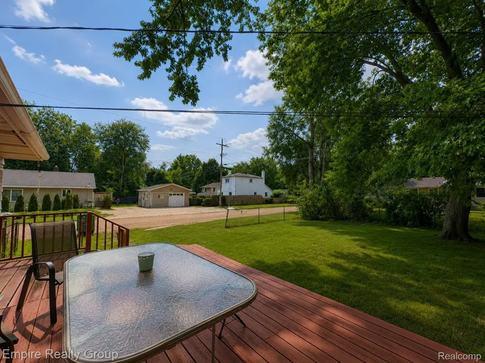 2997 Woodlawn Street Commerce Charter Township, MI 48390